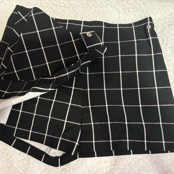 Joe B Plaid Skort - Picture 2 of 3